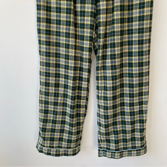 Like NEW NFL Green Bay Packers Plaid Flannel Pajama Set - Button Down Top & Pant
